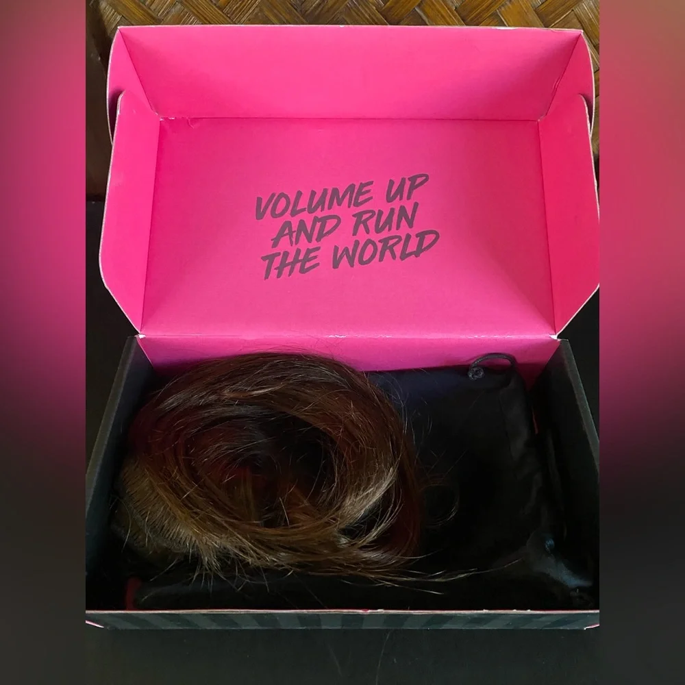 DONNA BELLA HAIR - Lot of Extensions (color 4) NEW